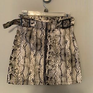 TOPSHOP SNAKESKIN SKIRT‼️
